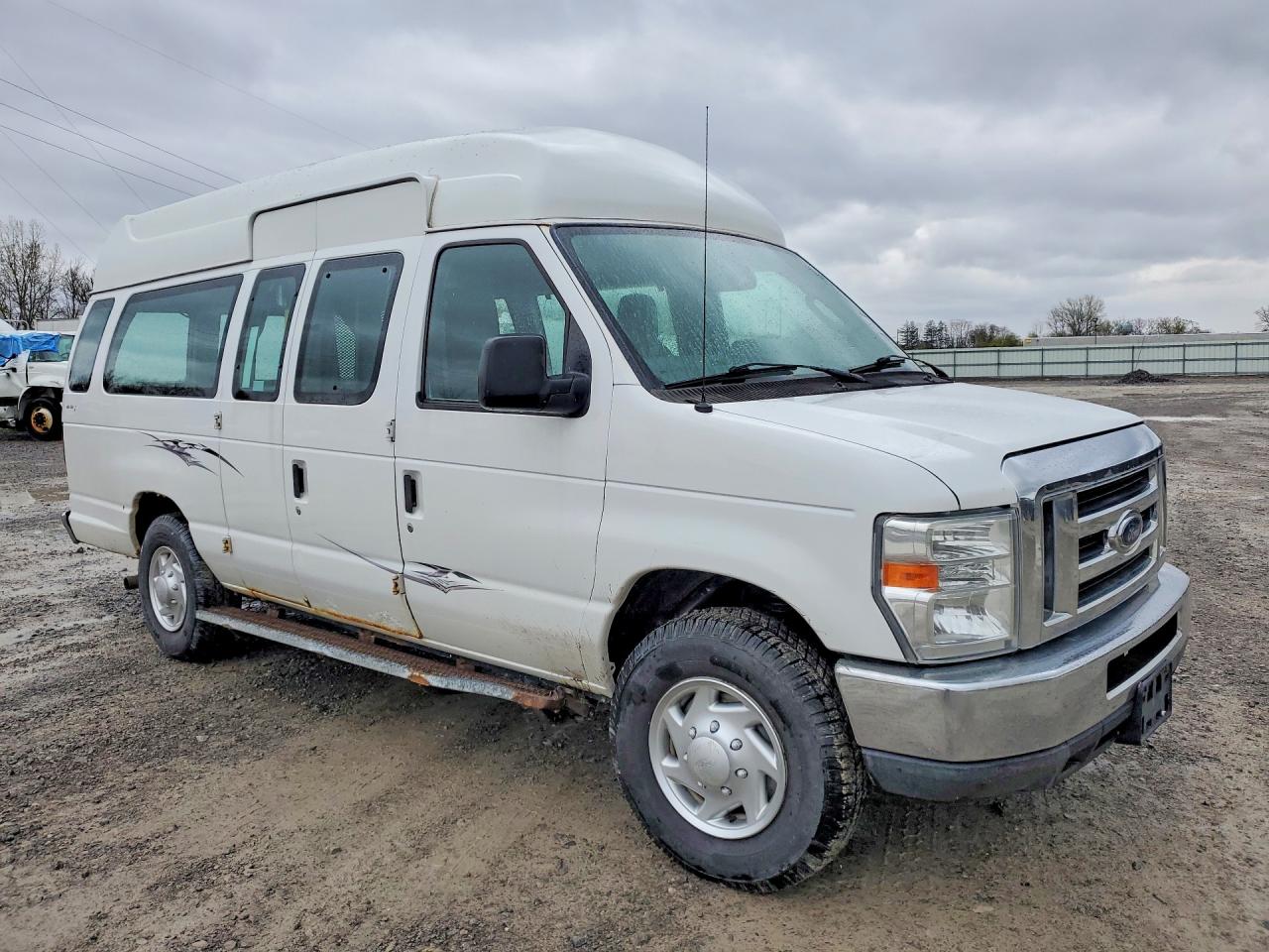 Ford Econoline E250 Van