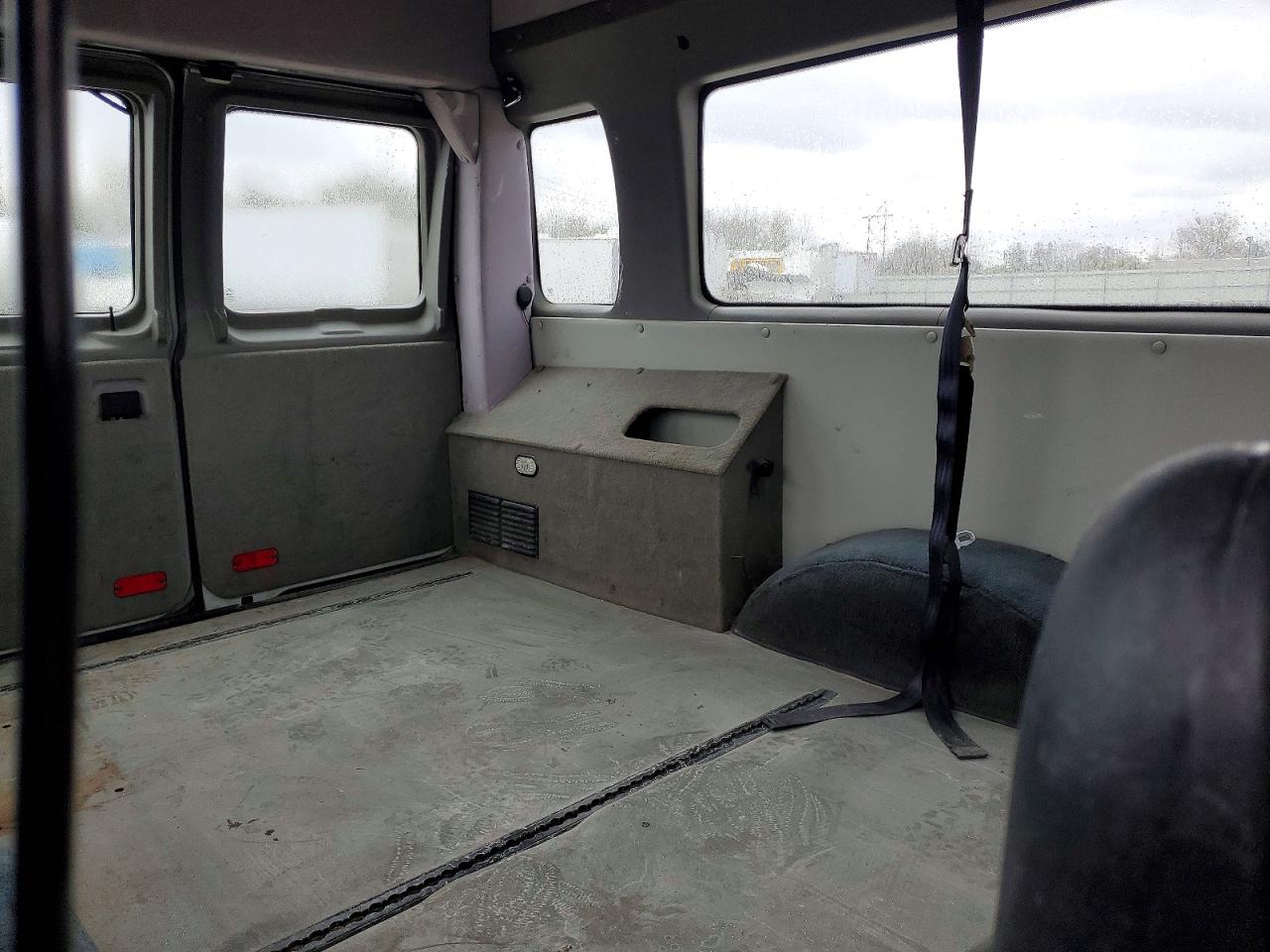 Ford Econoline E250 Van