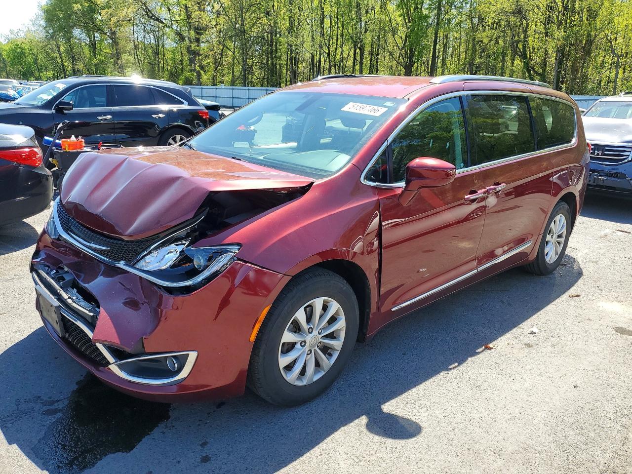 Salvage Chrysler Pacifica Image
