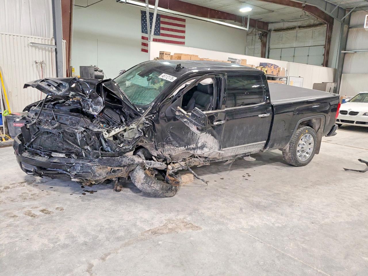 Salvage GMC Sierra Image