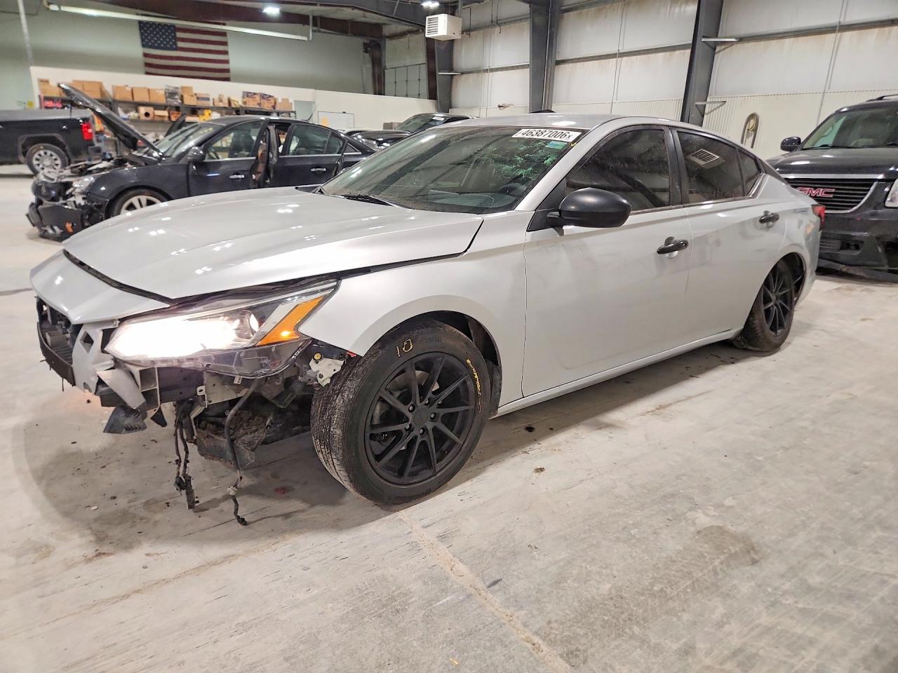 Salvage Nissan Altima Image