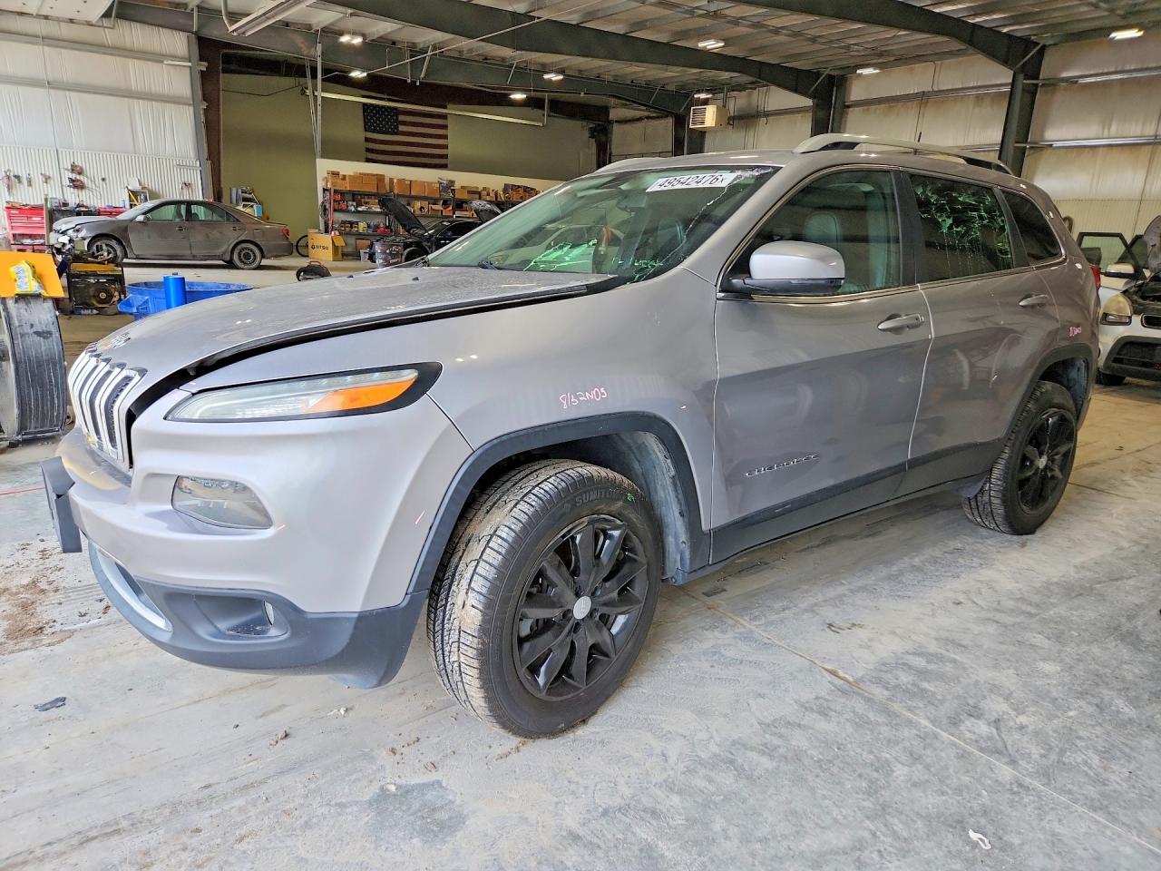 Salvage Jeep Cherokee Image
