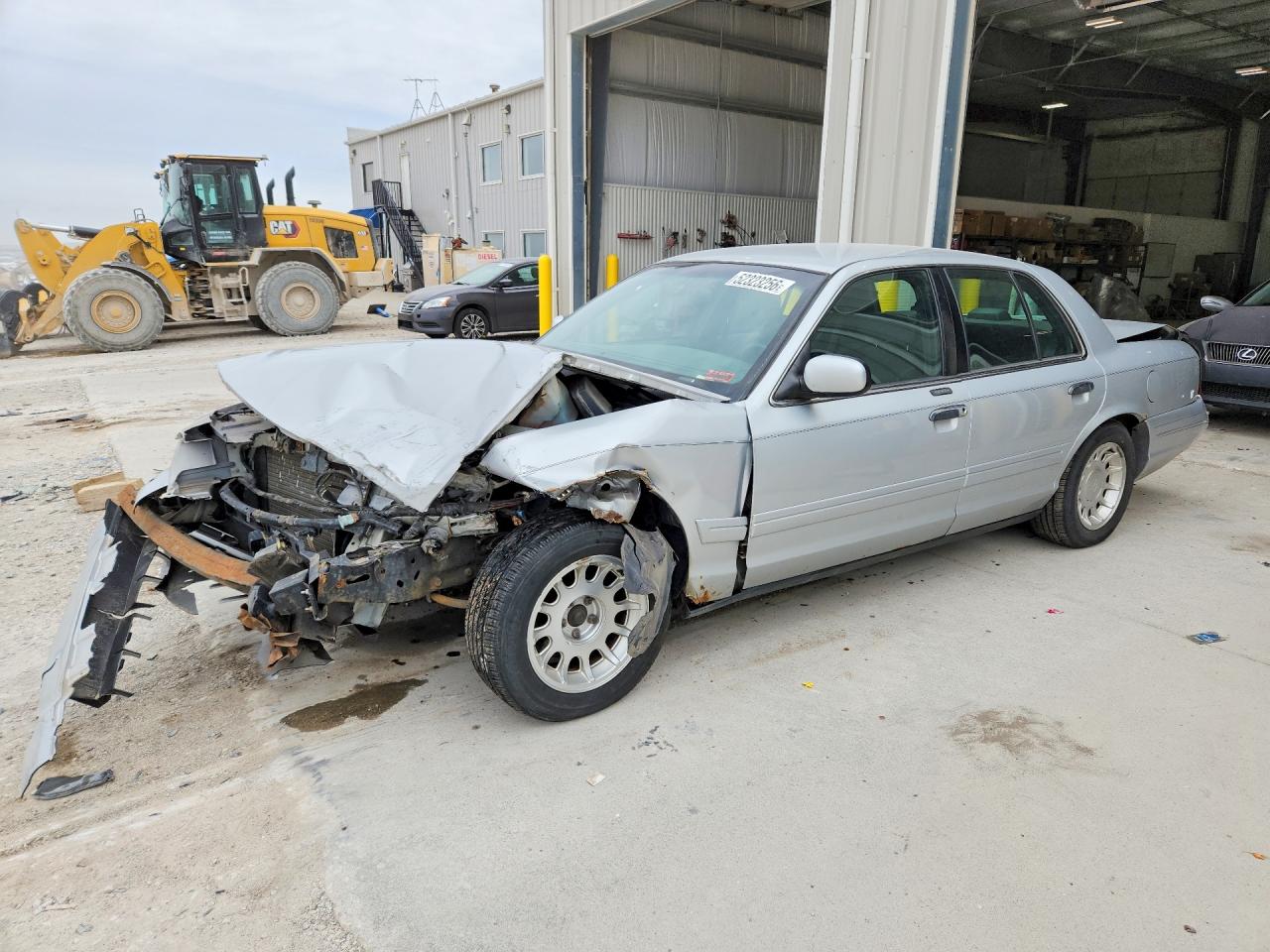 Salvage Ford Crown Vic Image