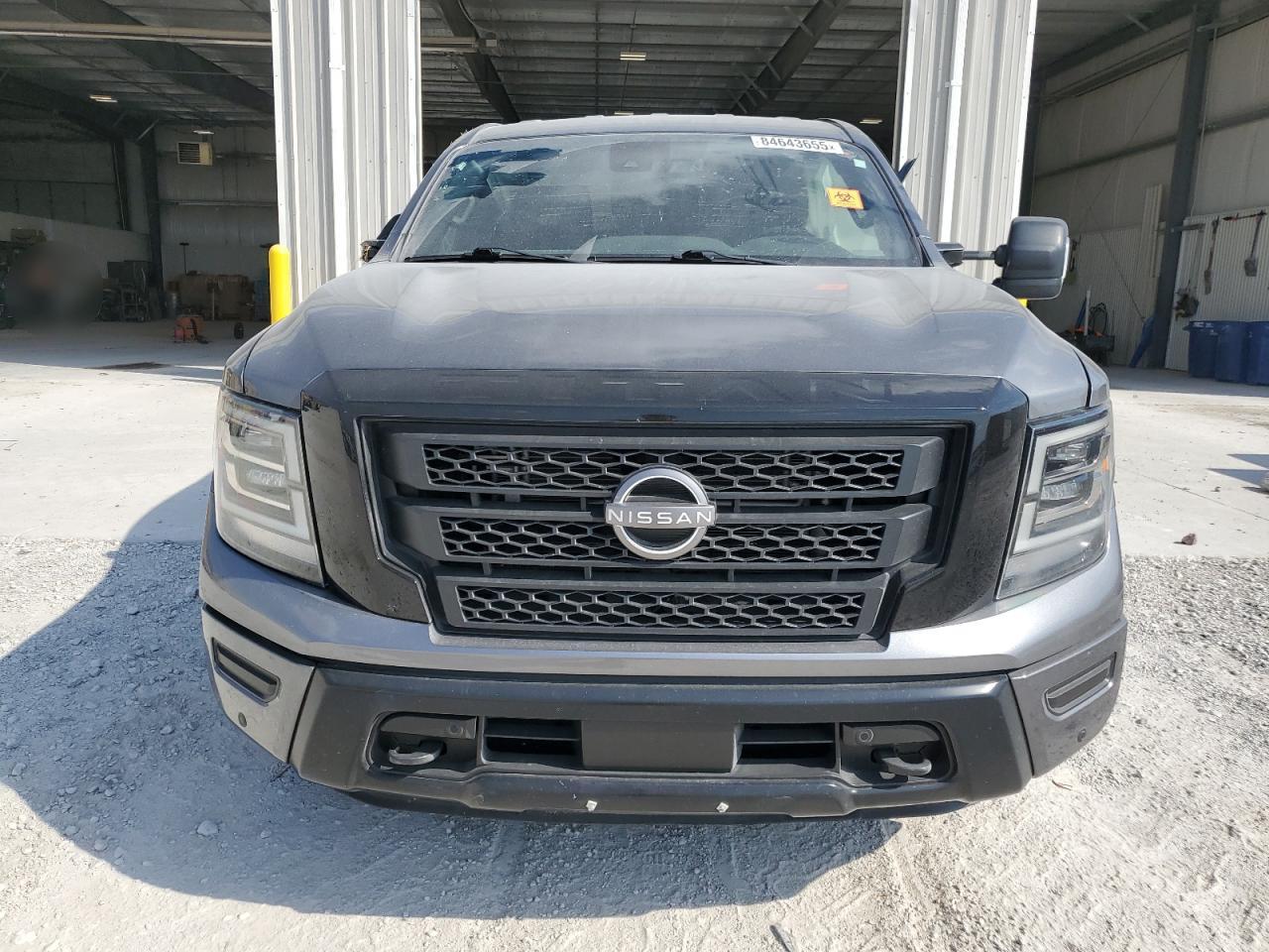 Nissan Titan Sv