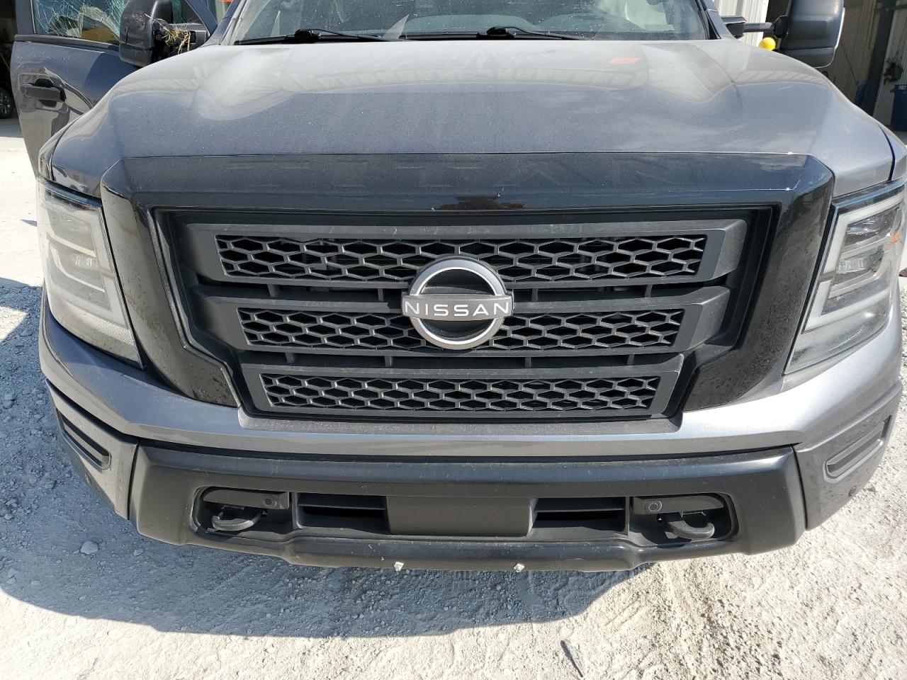 Nissan Titan Sv