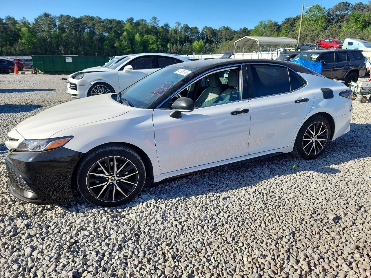 Salvage Toyota Camry Image