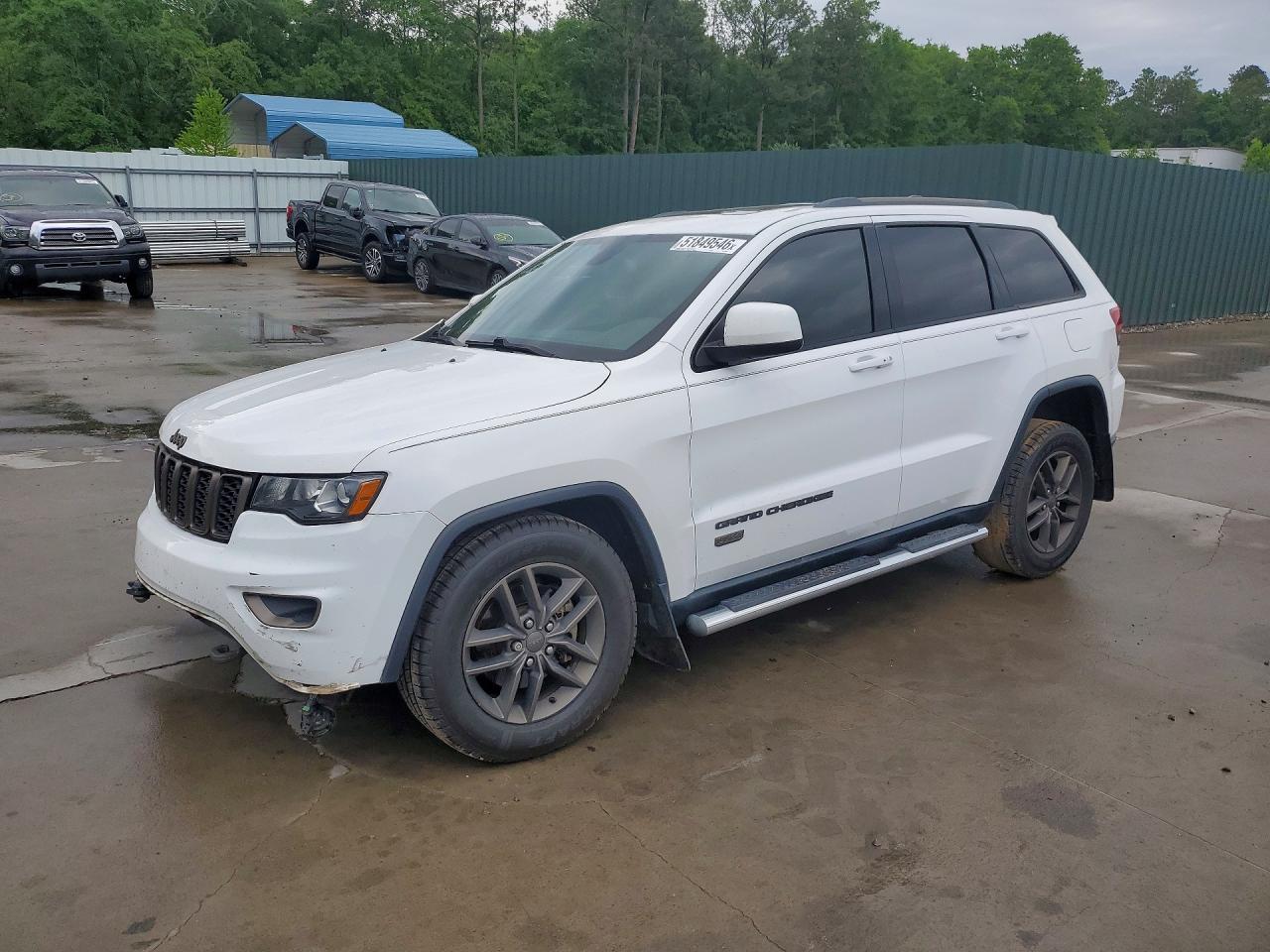 Salvage Jeep Grand Cherokee Image