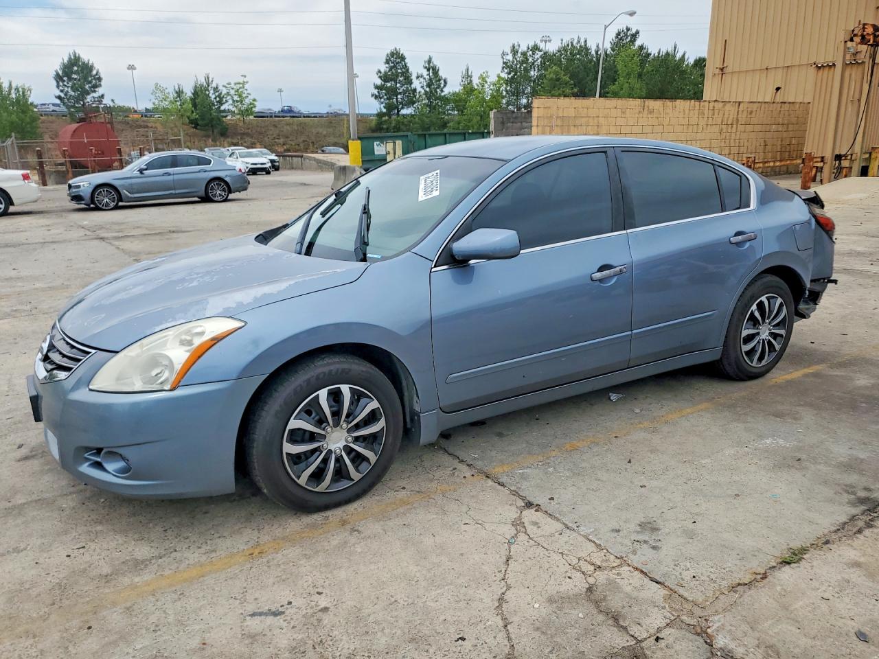 Salvage Nissan Altima Image