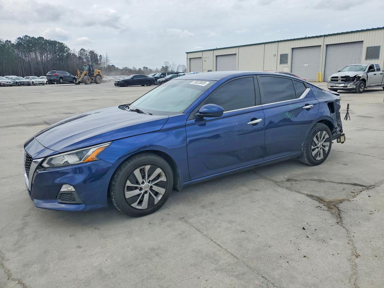 Salvage Nissan Altima Image