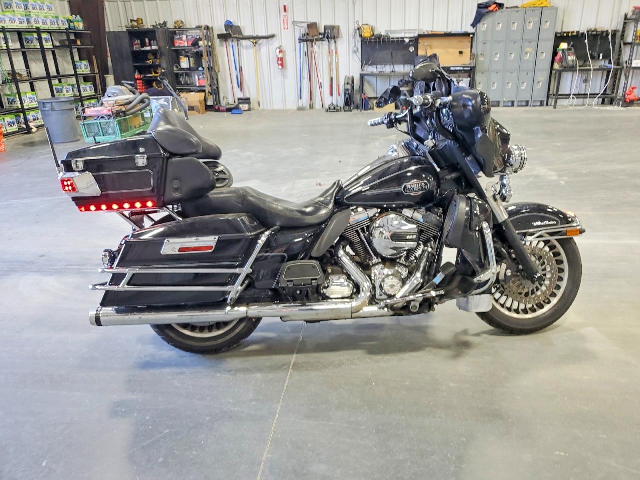 Salvage Harley-Davidson Fl Image