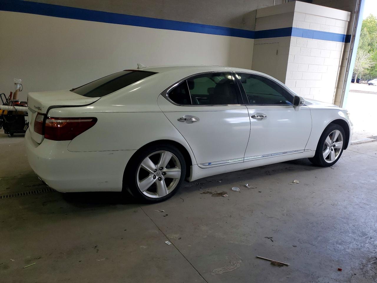 Lexus LS Base
