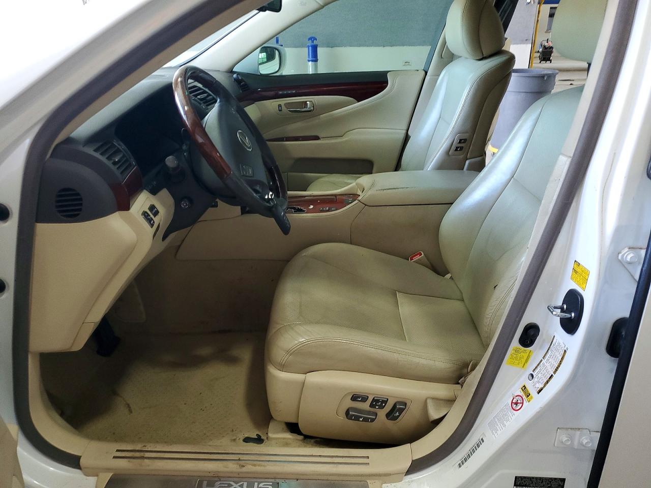 Lexus LS Base
