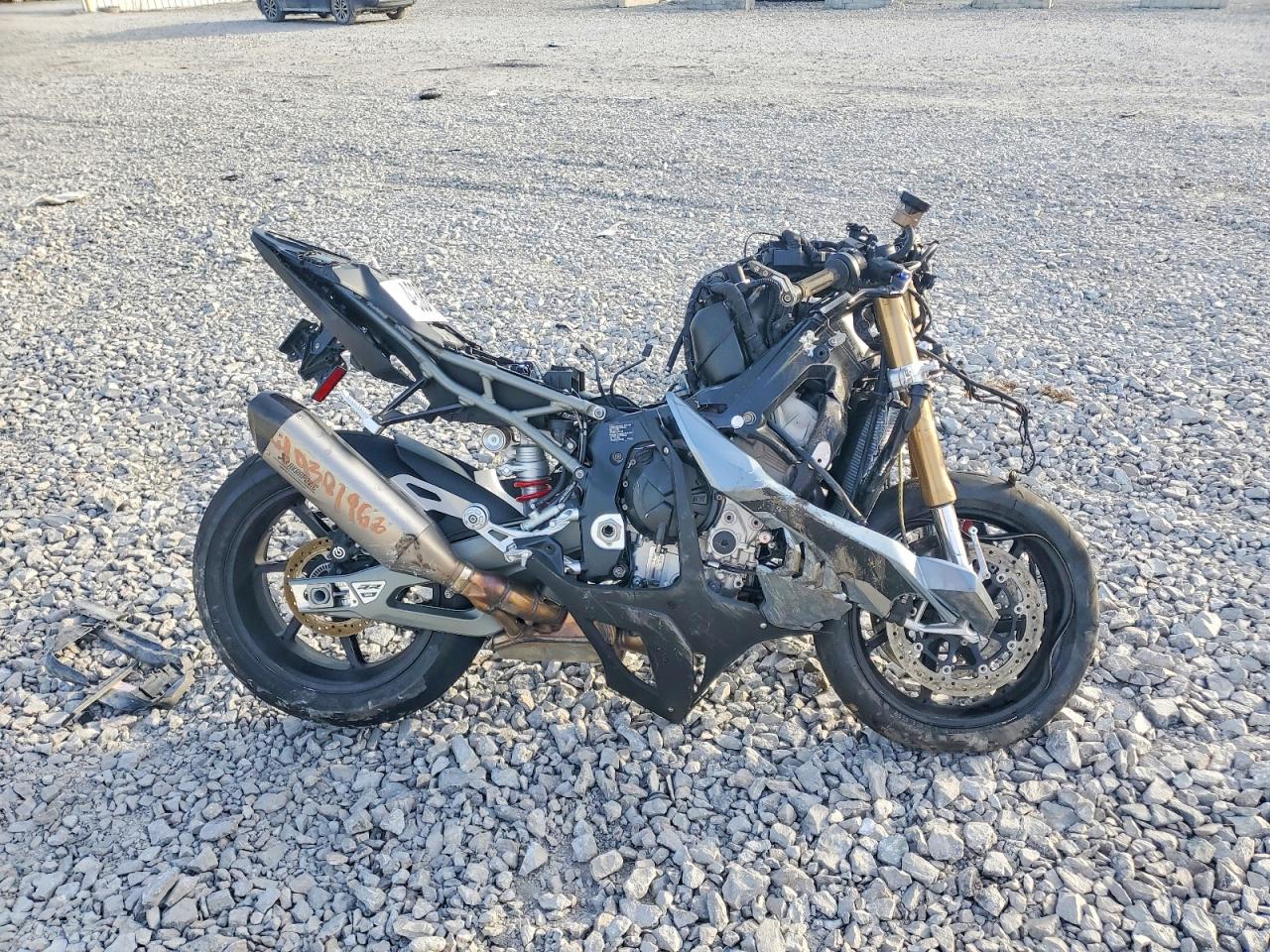 Salvage BMW S Image