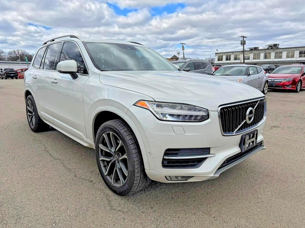 Salvage Volvo XC90 Image