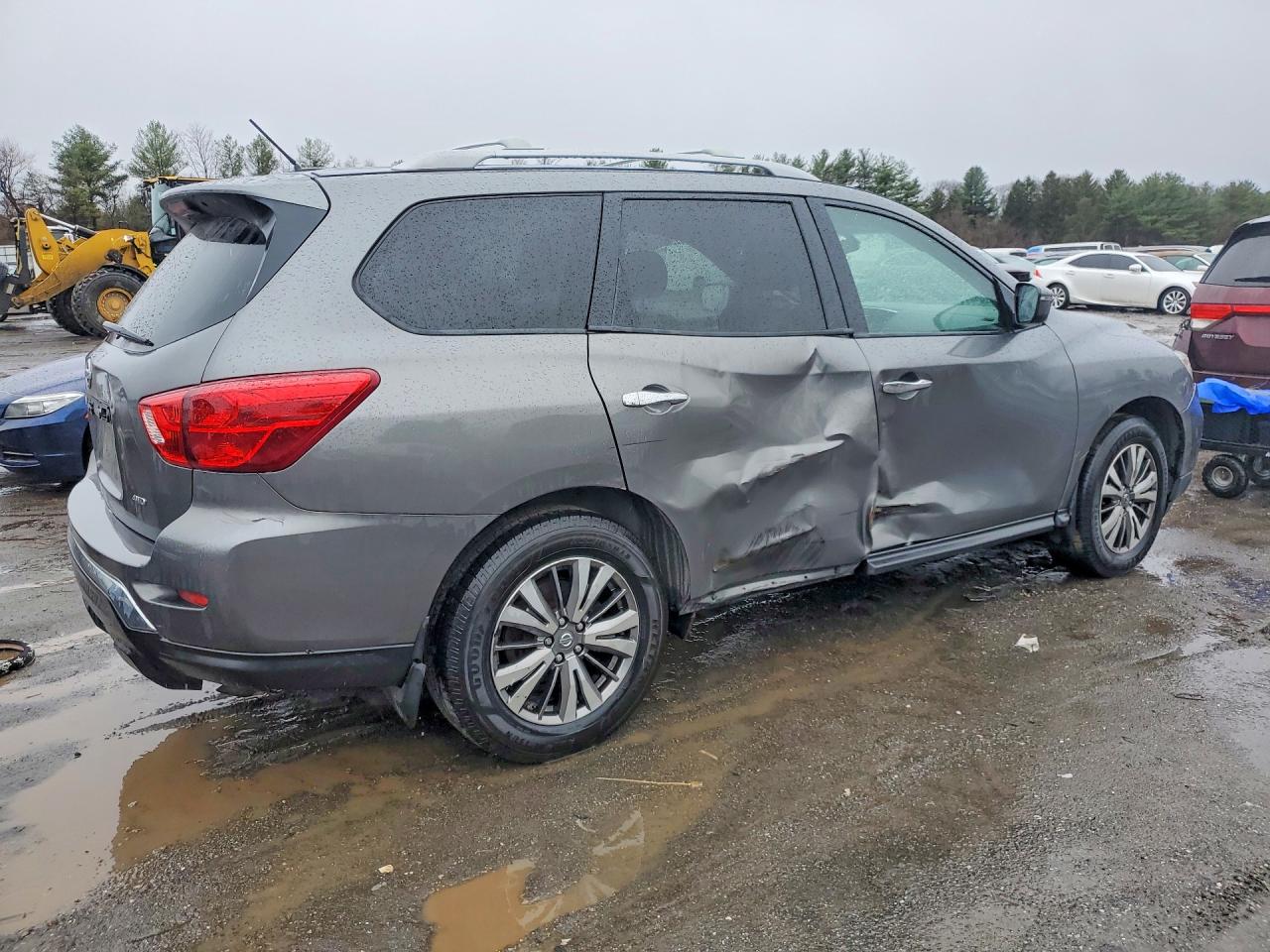 Nissan Pathfinder S