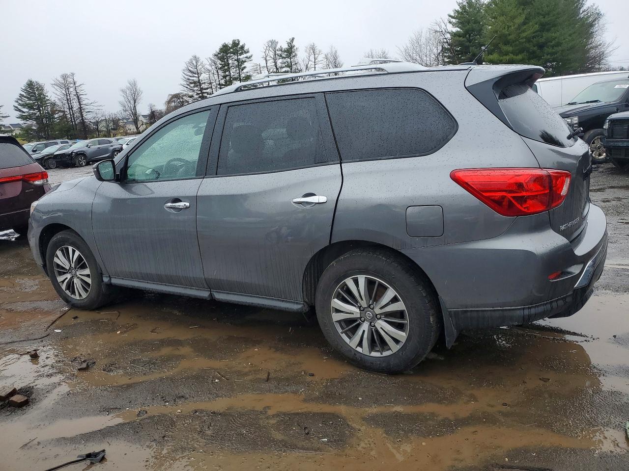 Nissan Pathfinder S