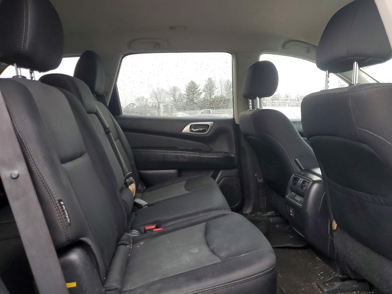 Nissan Pathfinder S