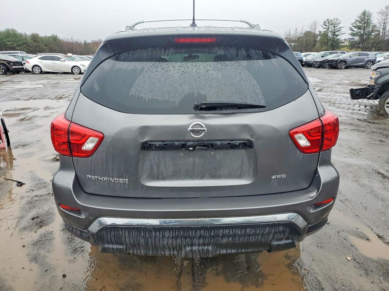 Nissan Pathfinder S