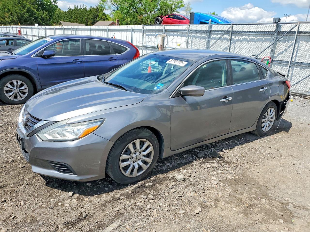Salvage Nissan Altima Image