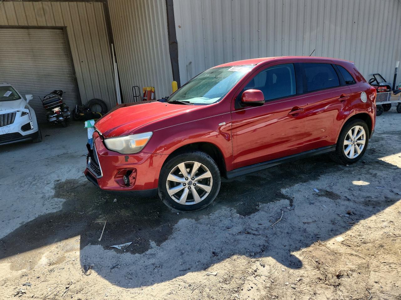 Salvage Mitsubishi Outlander Image
