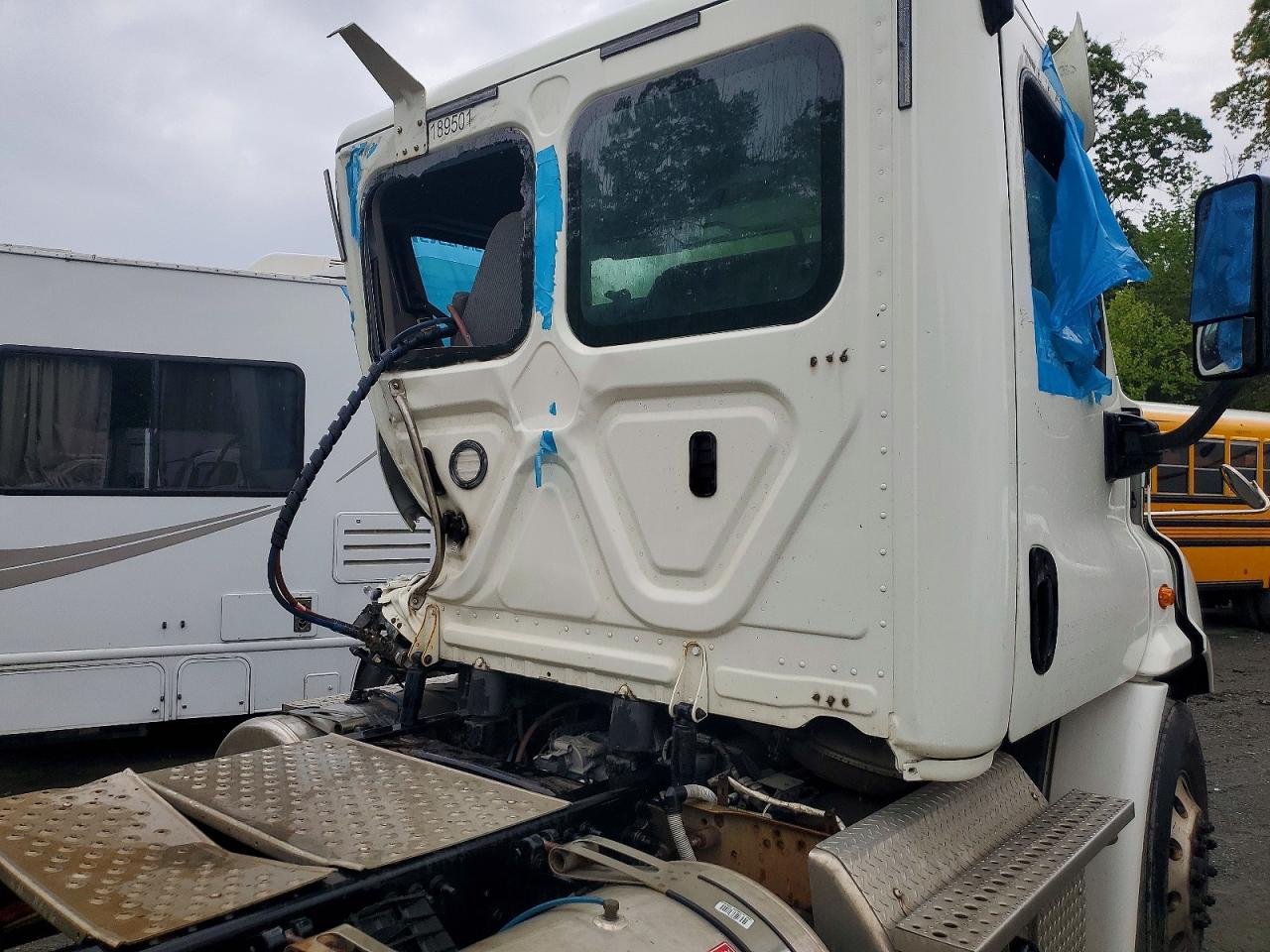Freigliner Cascadia 113