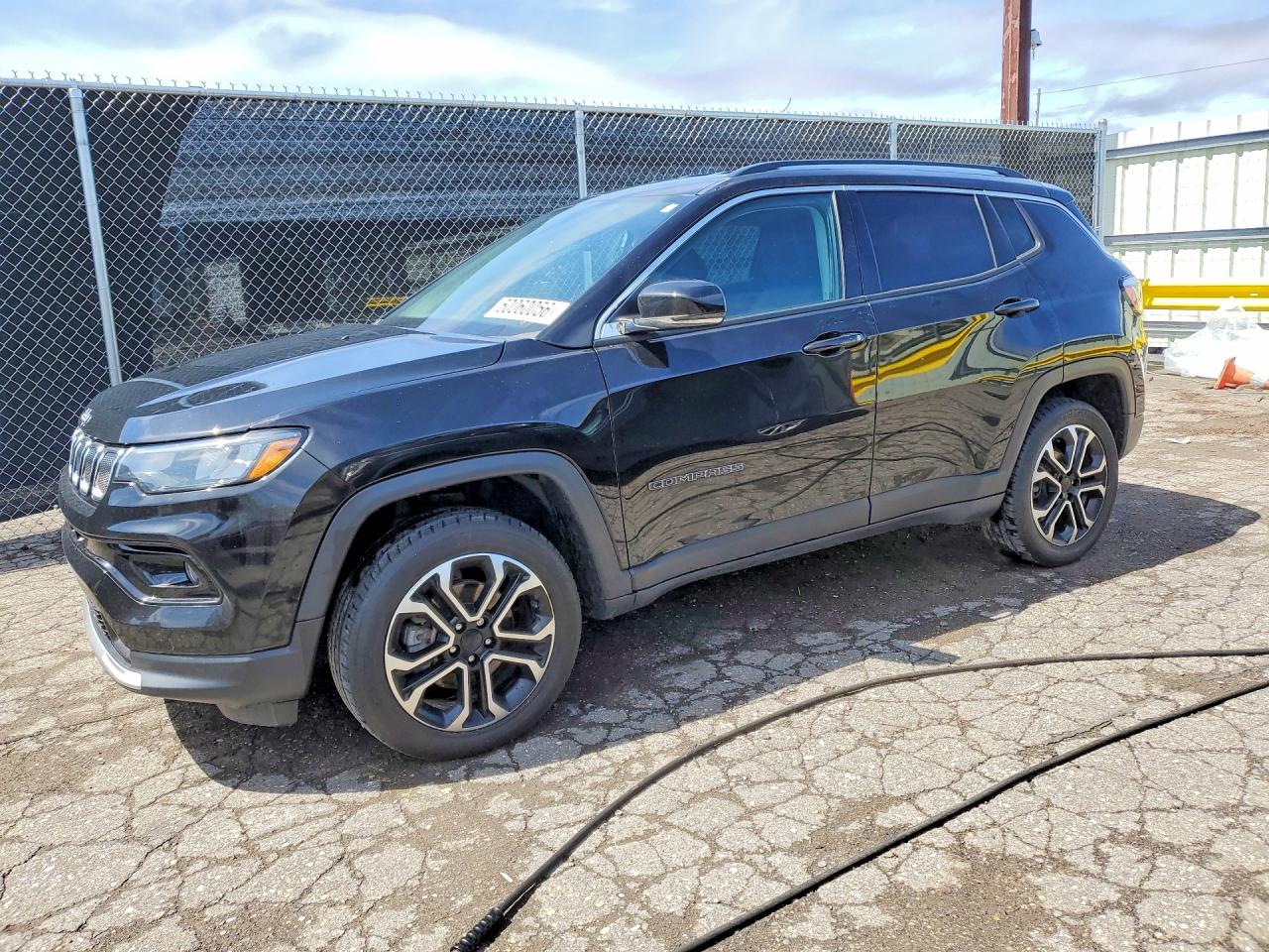 Salvage Jeep Compass Image
