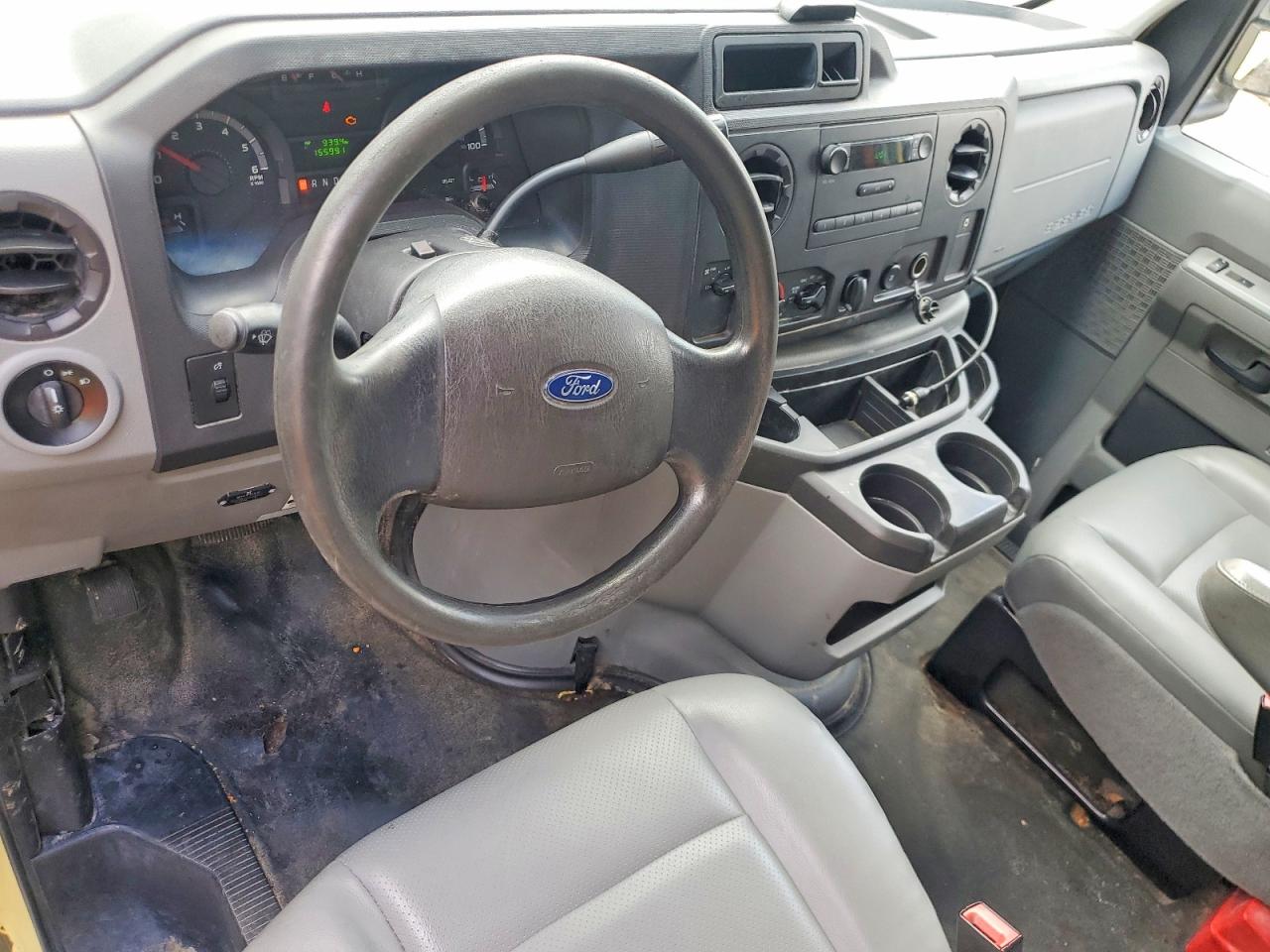 Ford Econoline E450 Super Duty Cutaway Van