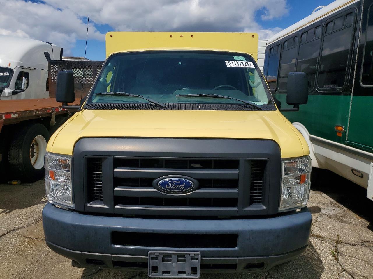 Ford Econoline E450 Super Duty Cutaway Van