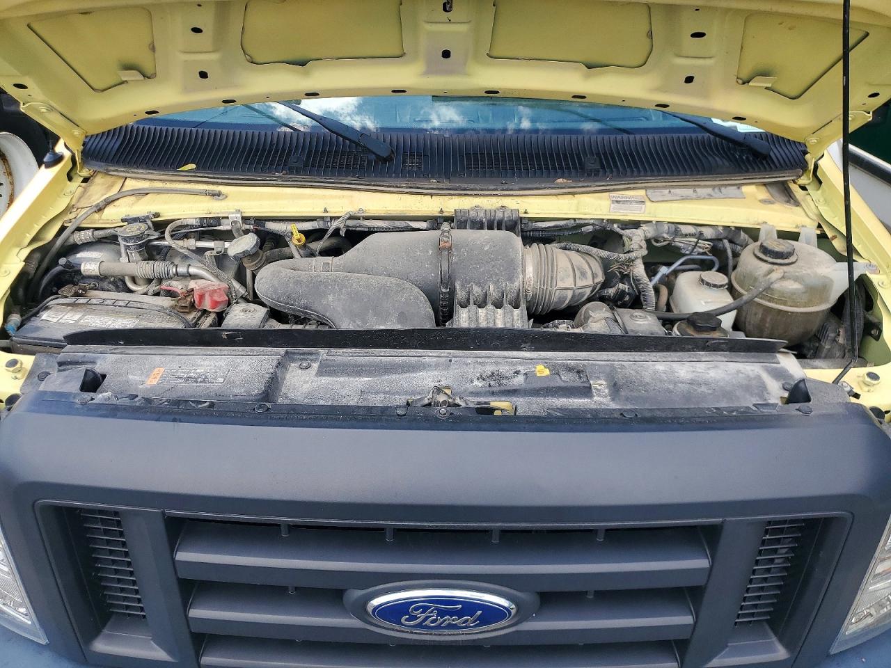Ford Econoline E450 Super Duty Cutaway Van
