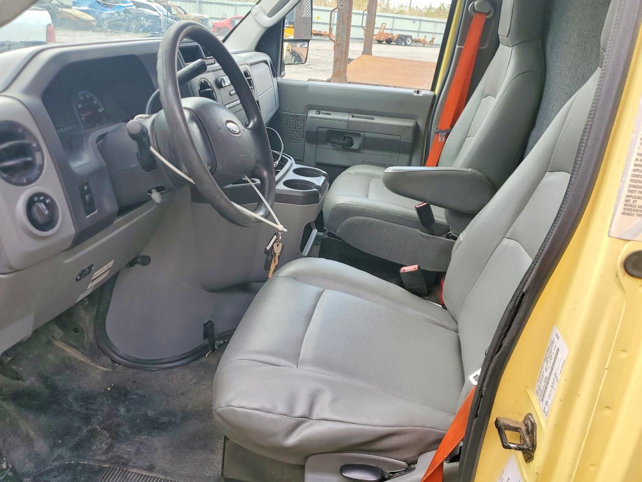Ford Econoline E450 Super Duty Cutaway Van