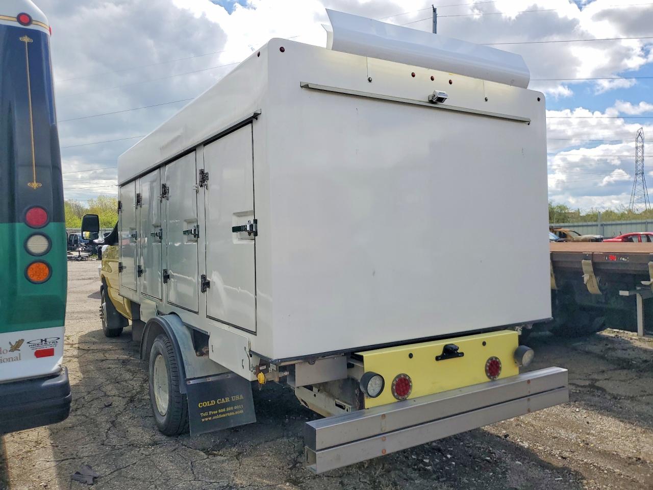 Ford Econoline E450 Super Duty Cutaway Van