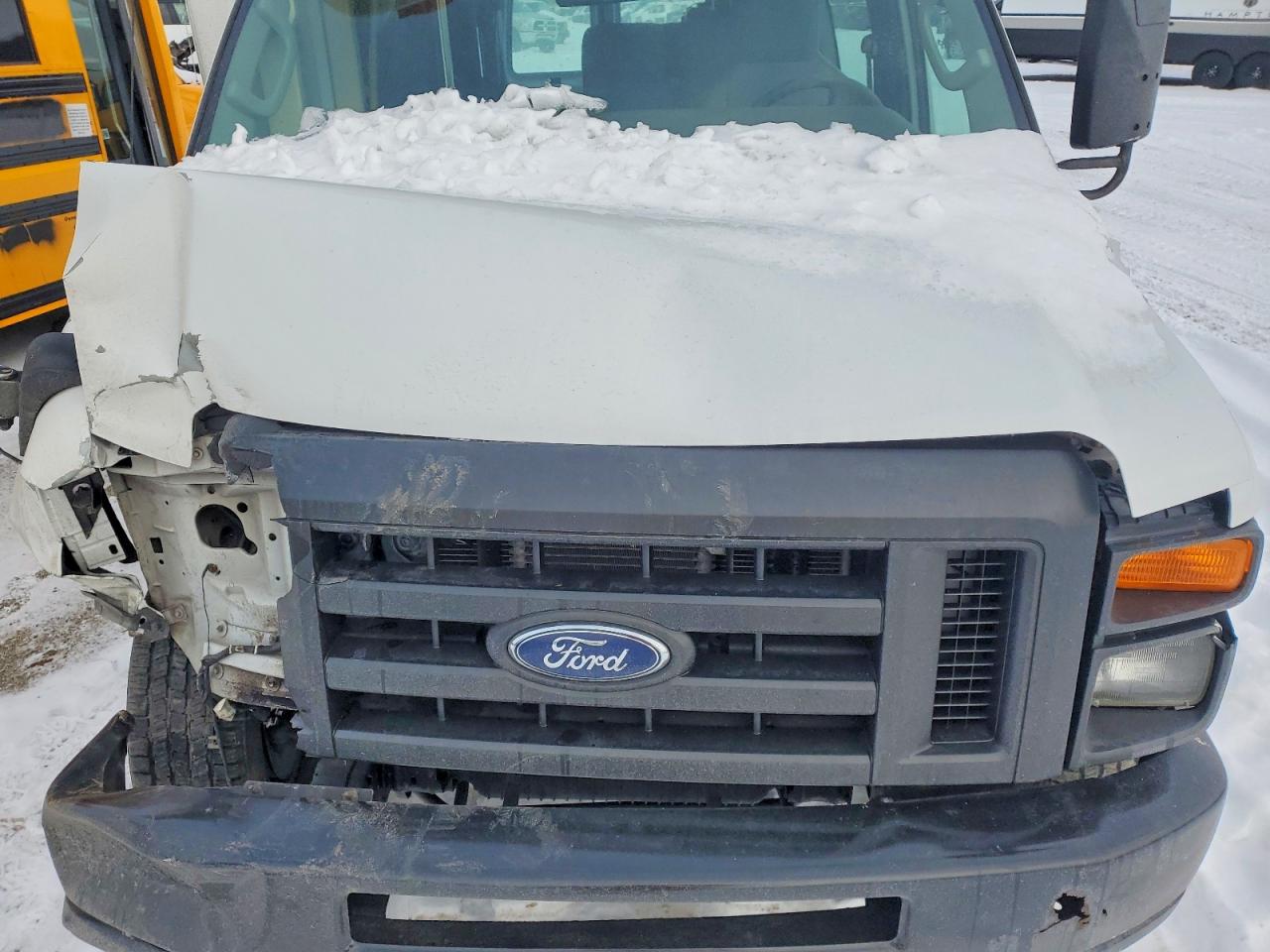 Ford Econoline E350 Super Duty Van