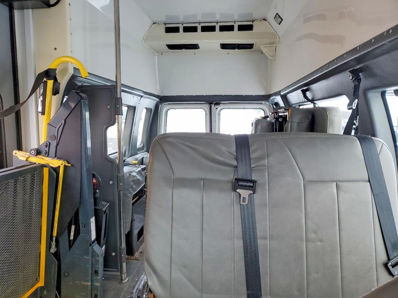 Ford Econoline E350 Super Duty Van