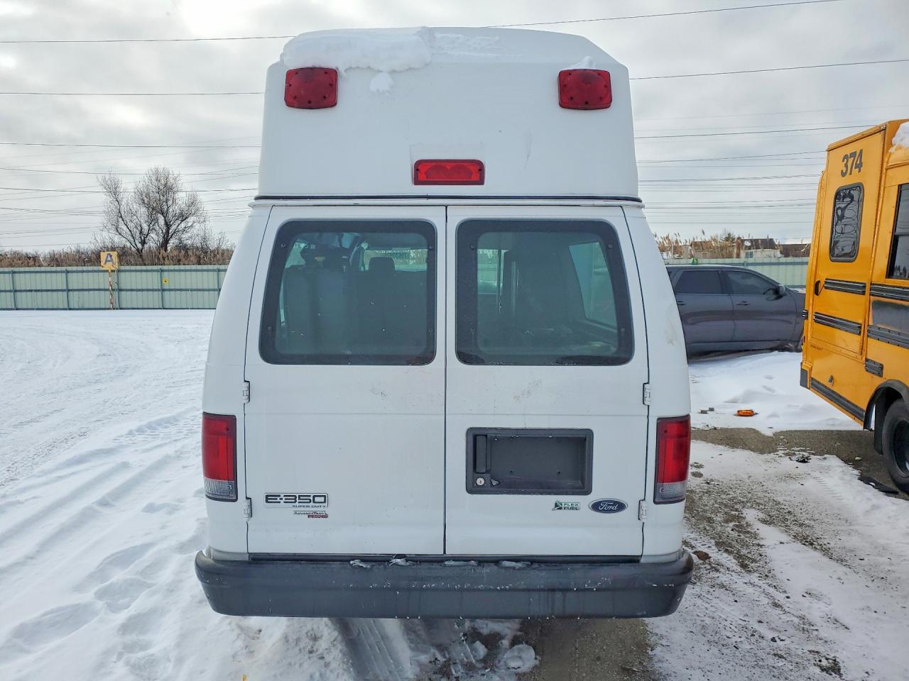 Ford Econoline E350 Super Duty Van