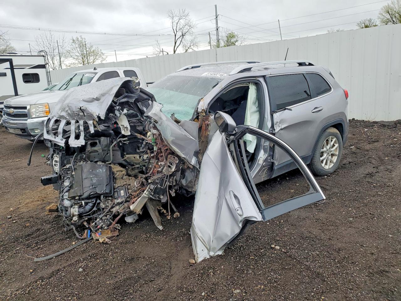 Salvage Jeep Cherokee Image
