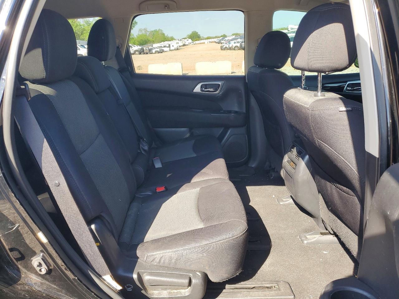 Nissan Pathfinder Sv