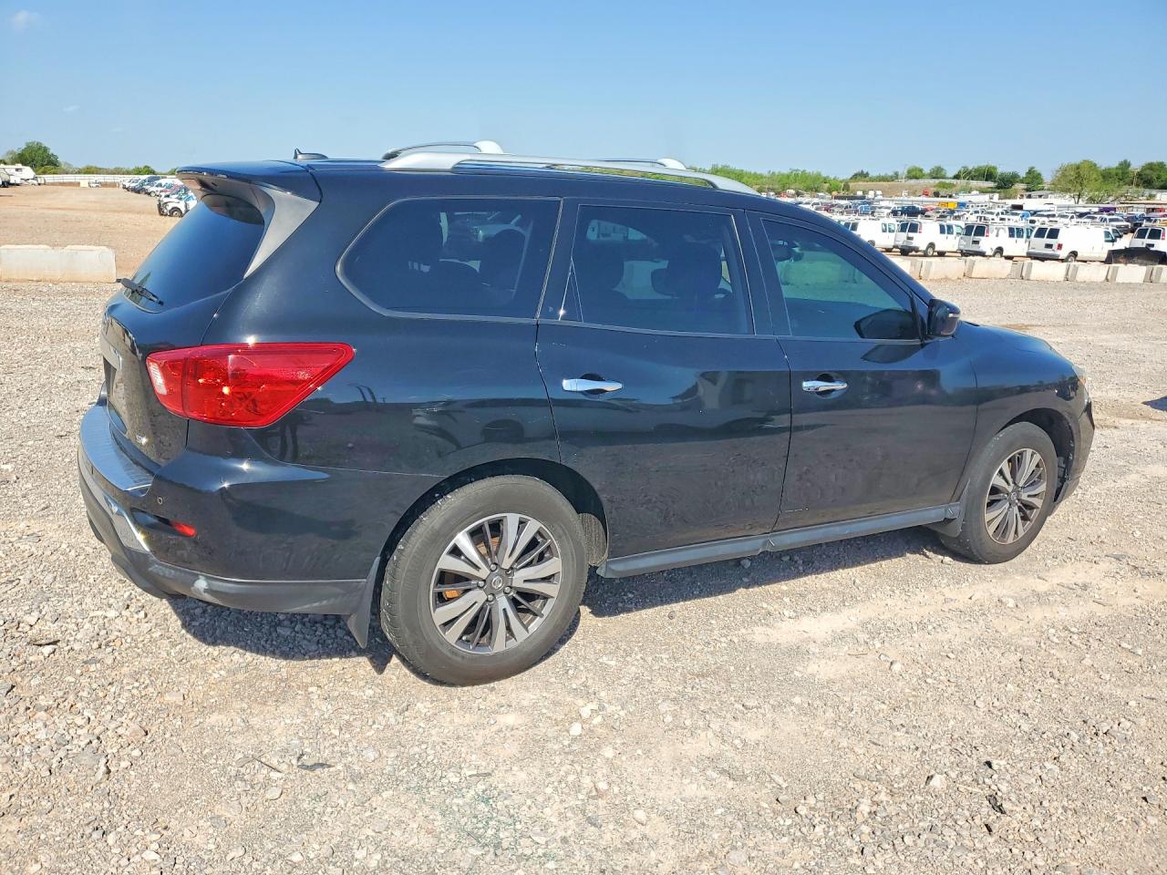 Nissan Pathfinder Sv