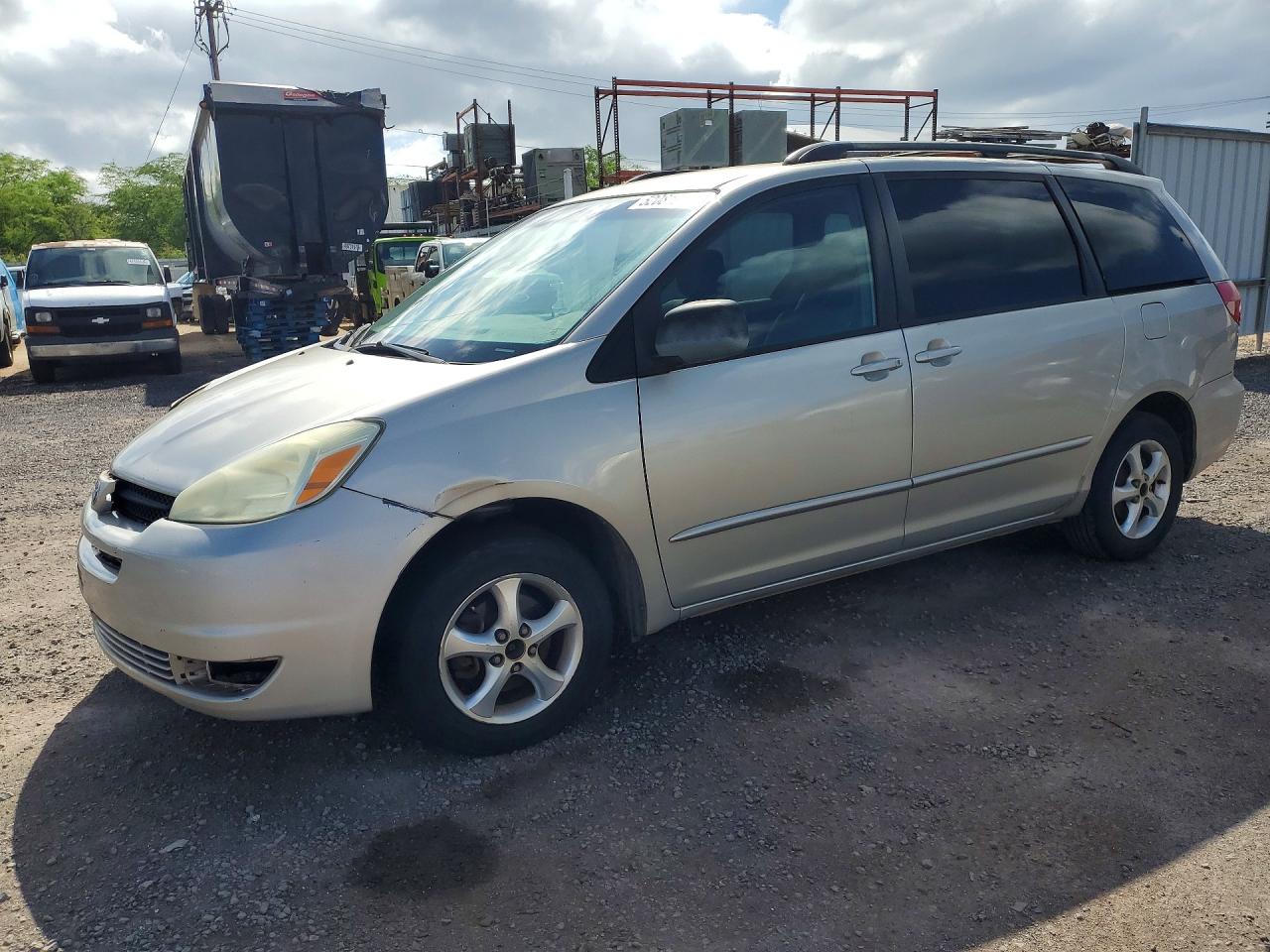 Salvage Toyota Sienna Image