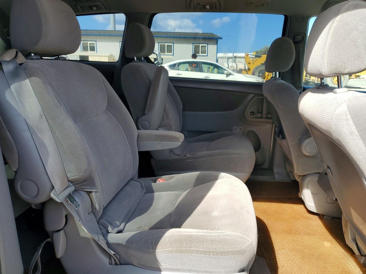 Toyota Sienna Ce 7 Passenger