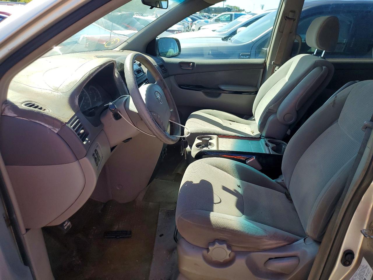 Toyota Sienna Ce 7 Passenger