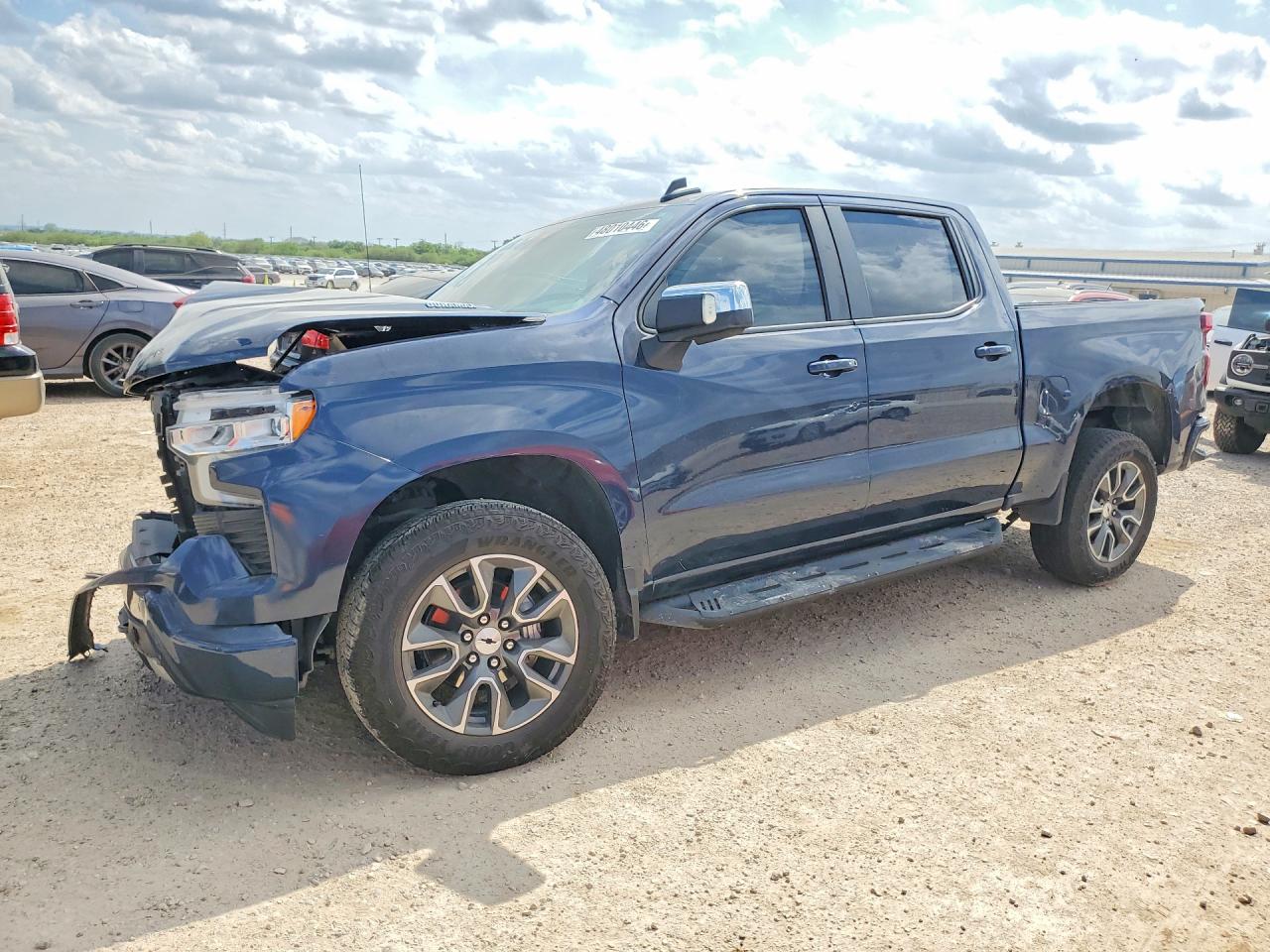Salvage Chevrolet Silverado Image