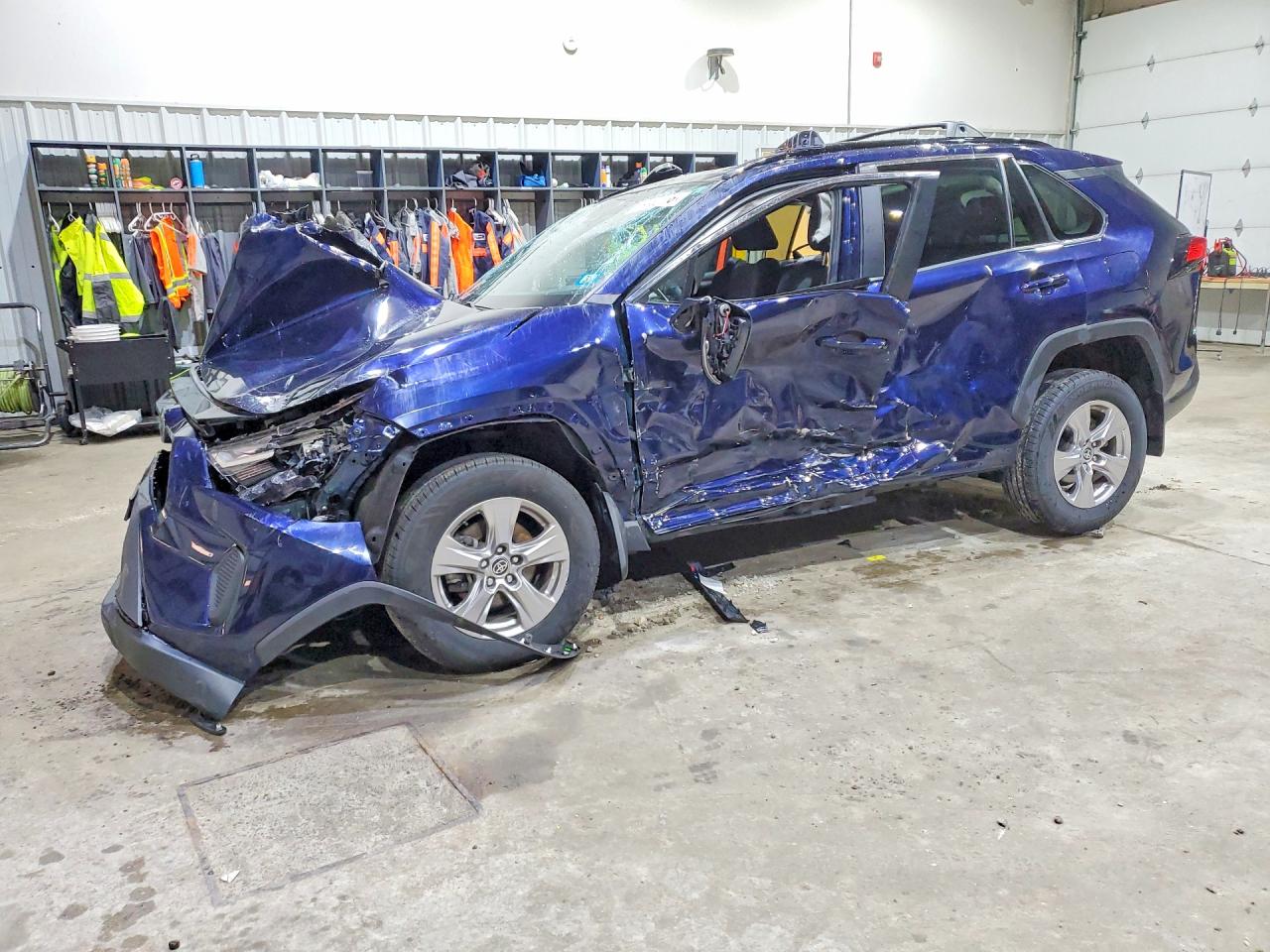 Salvage Toyota RAV4 Image