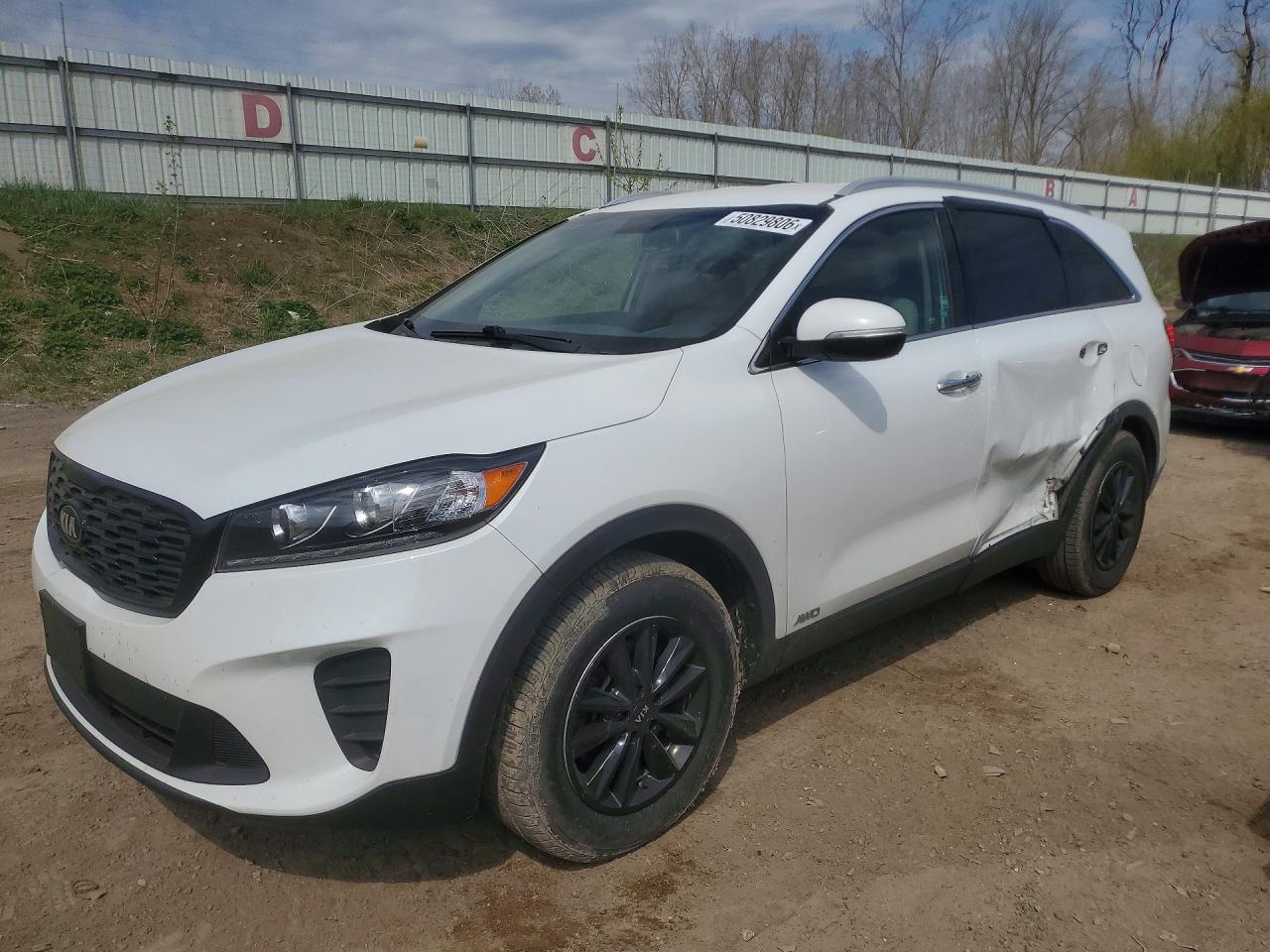 Salvage Kia Sorento Image