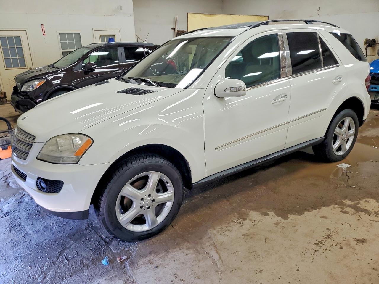 Salvage Mercedes-Benz M-Class Image
