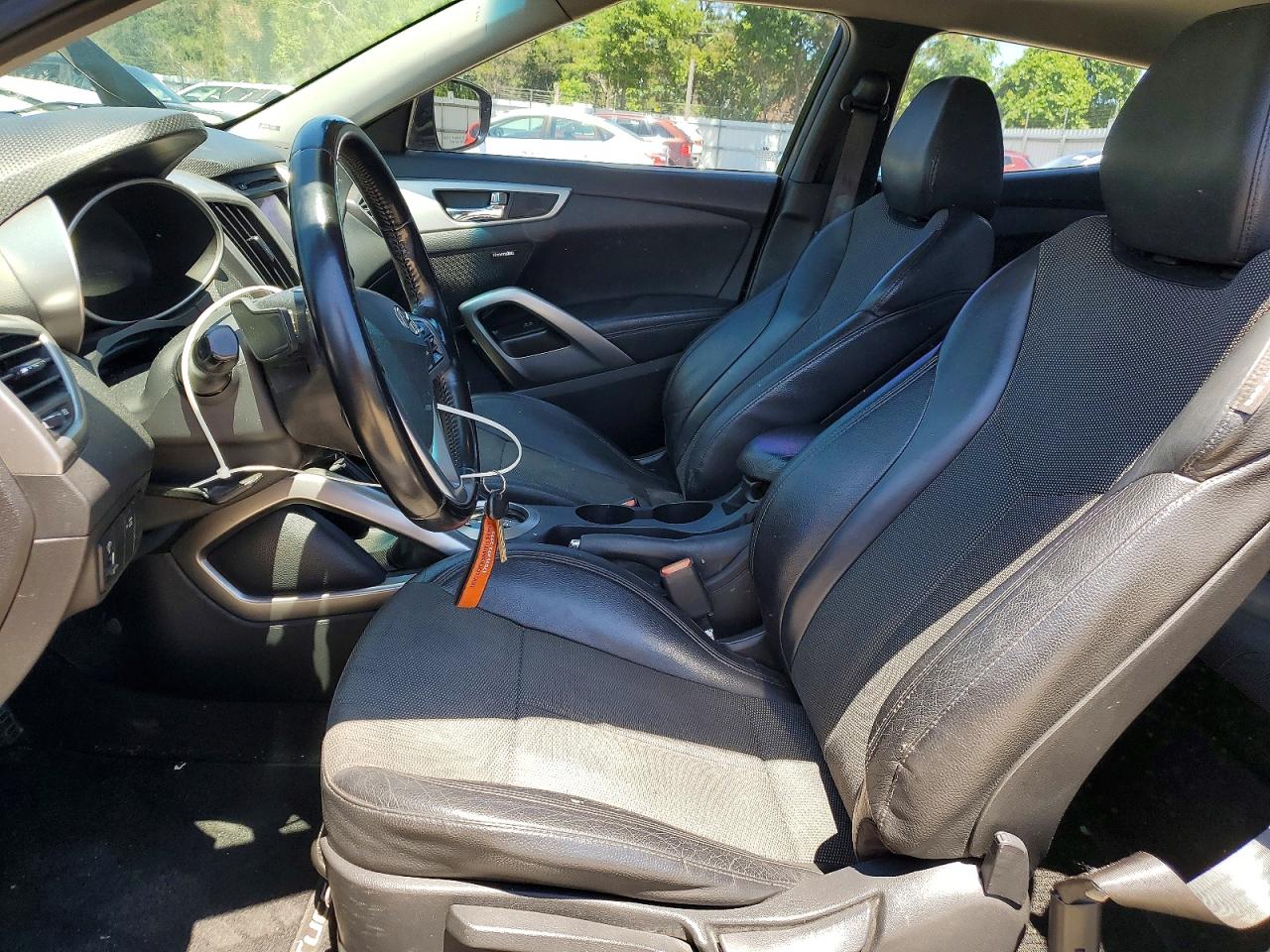 Hyundai VELOSTER Base