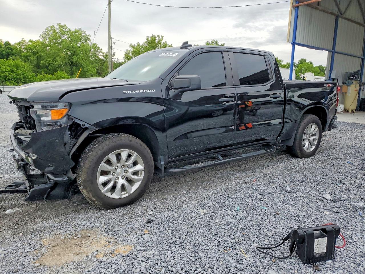 Salvage Chevrolet Silverado Image