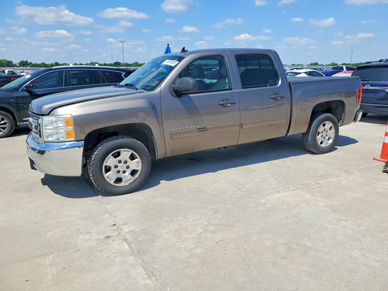 Salvage Chevrolet Silverado Image