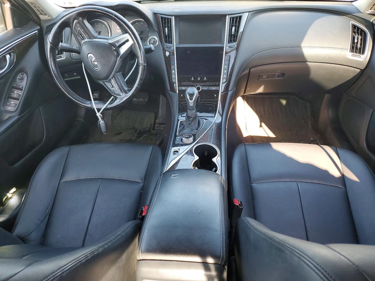 INFINITI Q50 Luxe