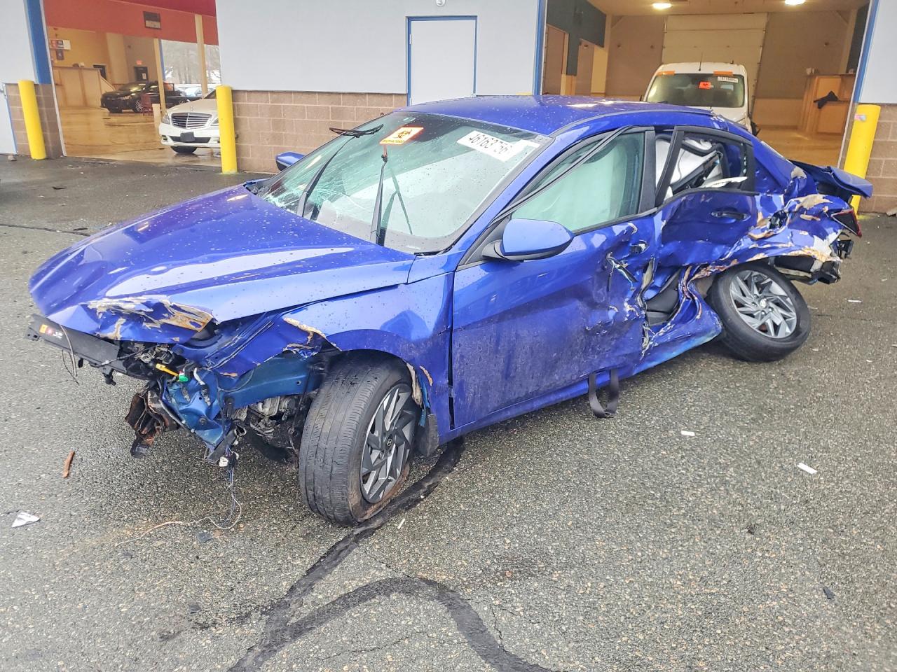 Salvage Hyundai ELANTRA Image