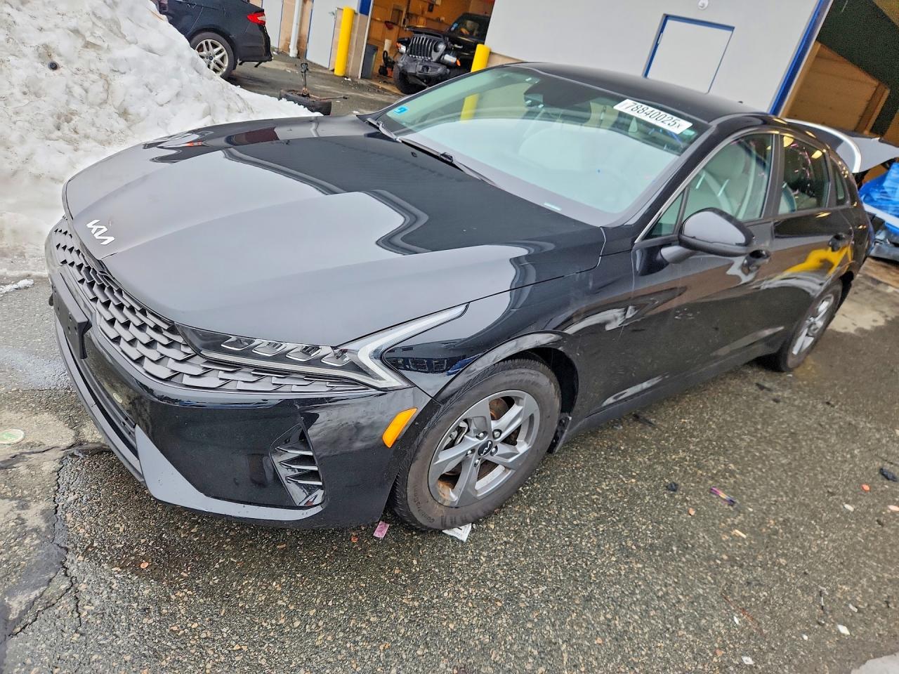 Salvage Kia K5 Image